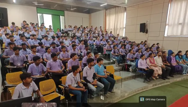 A packed auditorium of students in uniform seated for an AlgoUniversity session at the Wardha campus