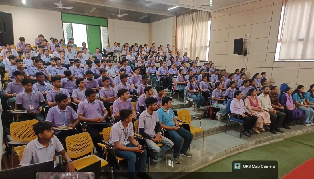 A packed auditorium of students in uniform seated for an AlgoUniversity session at the Wardha campus